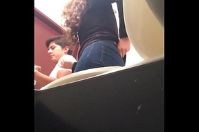 In force maturity teenager close-mouthed toilet webbing camera orchestra / camara escondida en el bañ_o adolescente mexicana en fiesta